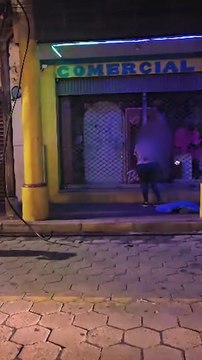 “Es mi vecino, no podés hacer eso”: Mujer evita que un extranjero robe cables en el centro cruceños