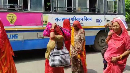 Vishnupuran Katha: बसों में भीड़, श्रद्धालु पहुंच रहे कथा के लिए पुष्कर