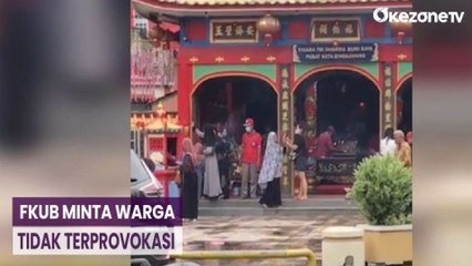 Wanita Berkerudung Beribadah di Vihara Singkawang Hebohkan Medsos