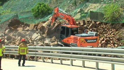 상주영천고속도로 불로터널 인근 산사태...차량 정체 / YTN
