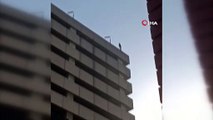 33 katlı binadan kendini aşağı bıraktı: Mucize kurtuluş kamerada