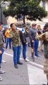 Pensionados de la Policía y las Fuerzas Militares protestan en el centro de Bogotá exigiendo el pago de la mesada 14
