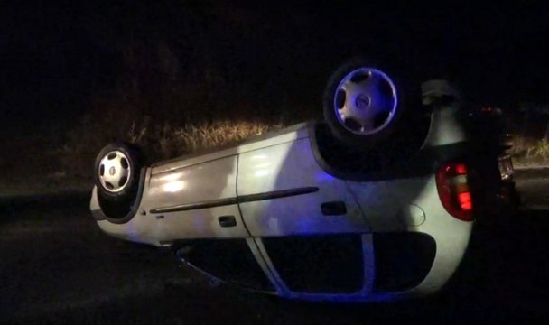 Çanakkale'de iki otomobil kafa kafaya çarpıştı: 5 yaralı