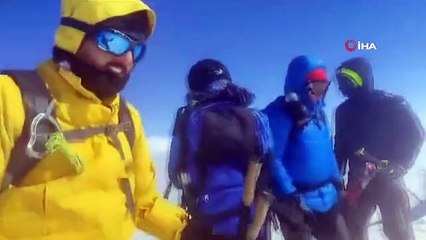 Yabancı turistler Ağrı Dağı zirvesinde