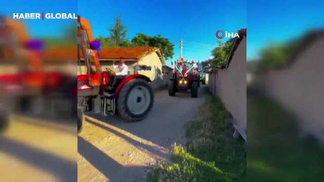 Çiftçi babanın düğününde 15 traktörlü konvoy renkli görüntüler oluşturdu