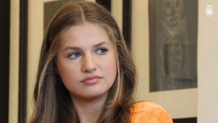 La princesa Leonor y la infanta Sofía reaparecen en solitario con 'looks vitamina'