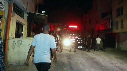 فلسطينيون يتفقدون آثار الدمار بعد عملية جنين