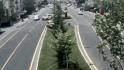 Kaza yapan araç evin bahçesine uçtu