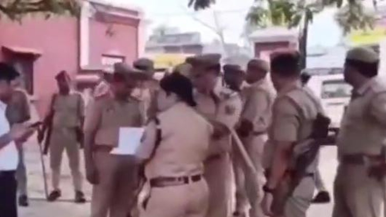 बलरामपुर: एसपी ने चलाई तबादला एक्सप्रेस, कई पुलिस कर्मियों के कार्यक्षेत्र में किया बदलाव...