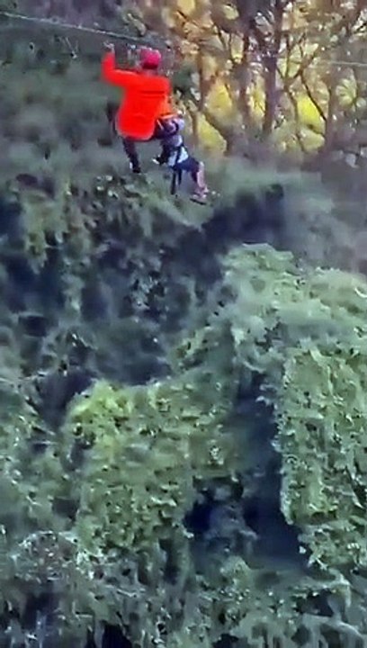 Un enfant de 6 ans fait une terrible chute d'une tyrolienne à 12m de haut et s'en sort indemne (Vidéo) !