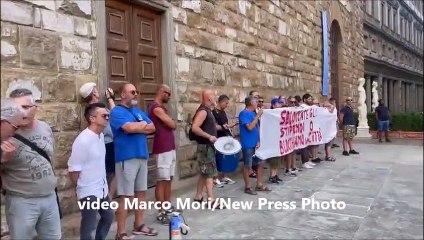 Download Video: Firenze, la protesta Gkn davanti a Palazzo Vecchio