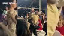 İki yaşlı adamın eğlenceli dansı sosyal medyada gündem oldu