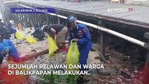 Aksi Relawan dan Para Warga Bersih-Bersih Pantai di Balikpapan