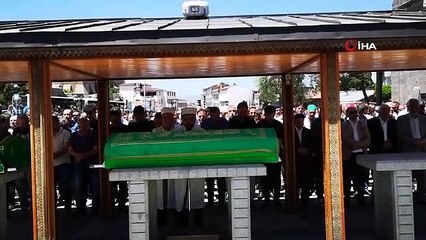 Ahmet Doğukan, qui a perdu la vie dans un accident de travail, a été enterré en larmes.