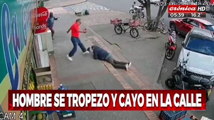 Lo confundió con un ladrón... ¡y le pateó la cabeza dos veces!