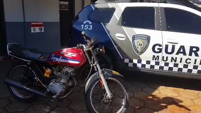 Moto adulterada é apreendida pela Guarda Municipal; dois indivíduos foram detidos