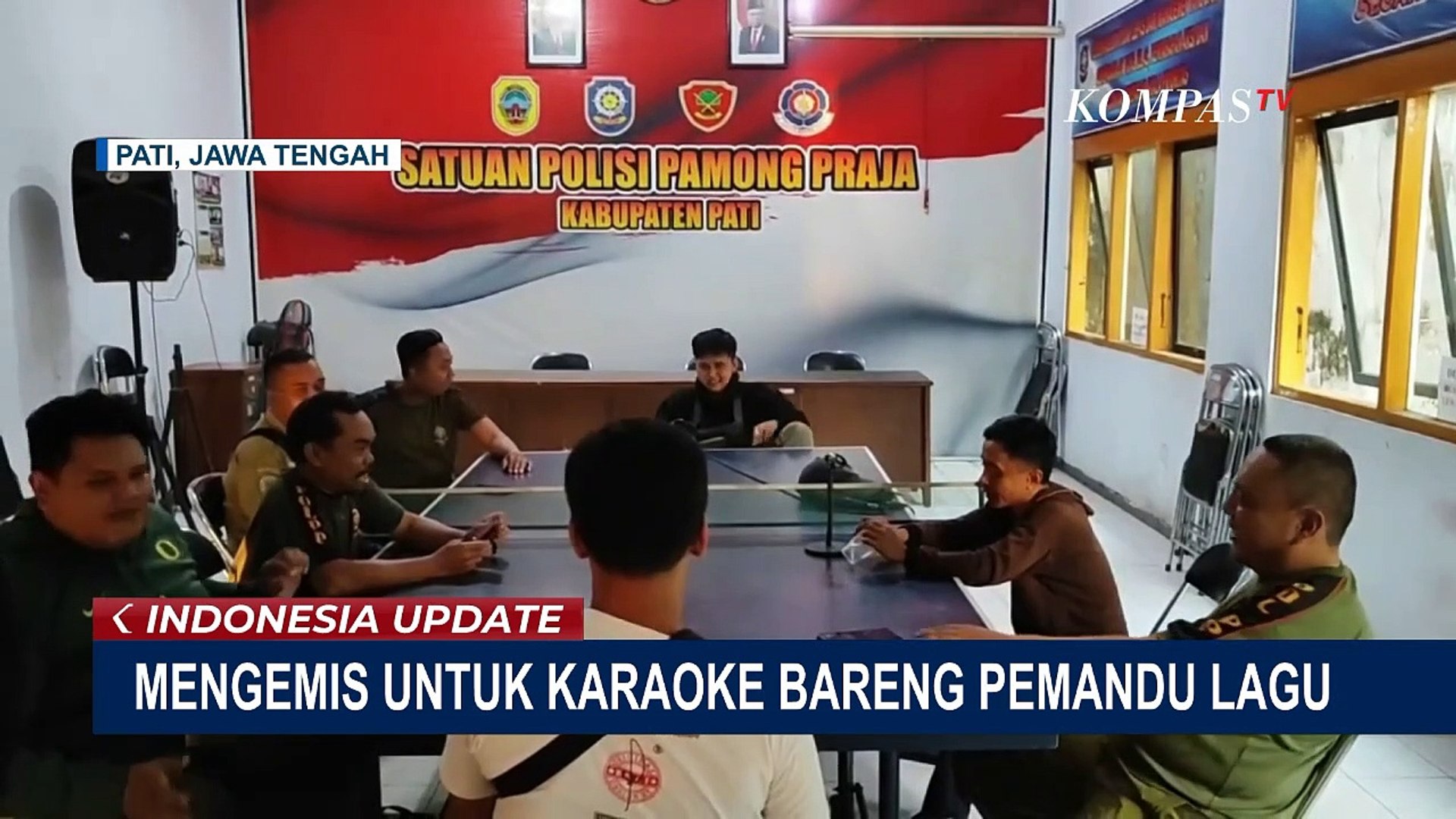 ⁣Viral Pria di Pati ini Mengemis untuk Karaoke Bareng LC!