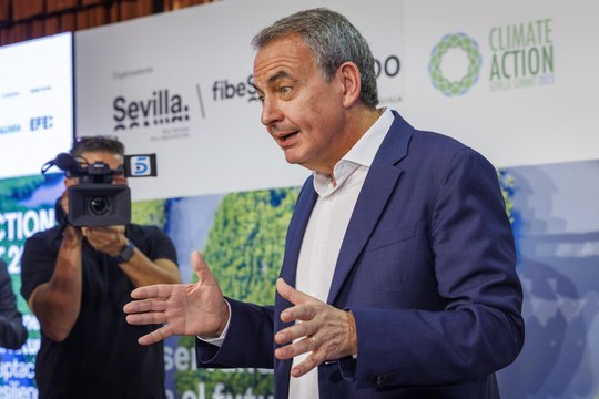 Zapatero carga contra los pactos del salvaje Oeste de PP y Vox