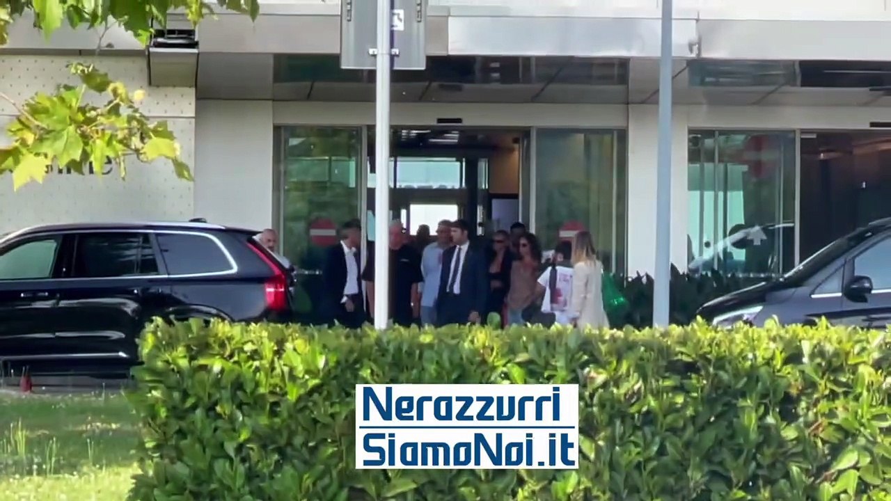 Lo sbarco di Frattesi all'aeroporto di Linate