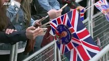 Incoronazione scozzese per Carlo III, folla di manifestanti pro e contro la monarchia