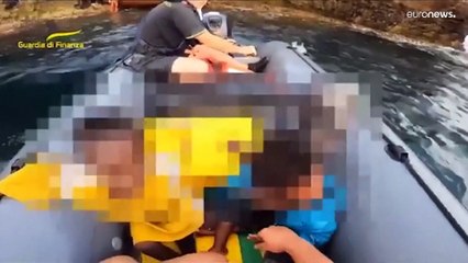 إيطاليا: عمليات إنقاذ جديدة في المتوسط ونقل مهاجرين بعد اكتظاظ مركز لامبيدوزا بالوافدين الجدد
