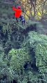 Bimbo cade nel vuoto per 12 metri da una teleferica in Messico: miracolosamente salvo VIDEO