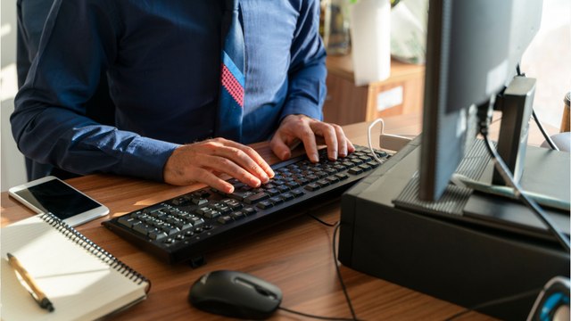 Salaire des fonctionnaires : agent de l’État, il peine à boucler ses mois dans le vert après 10 ans de carrière