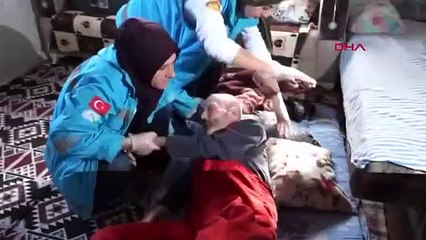 JE FRAPPE L'INFIRMIÈRE ÉPOUSE TUEUR À LA TÊTE AVEC UN FUSIL, JE M'AI TIRÉ LORSQUE LA POLICE VIENDRA