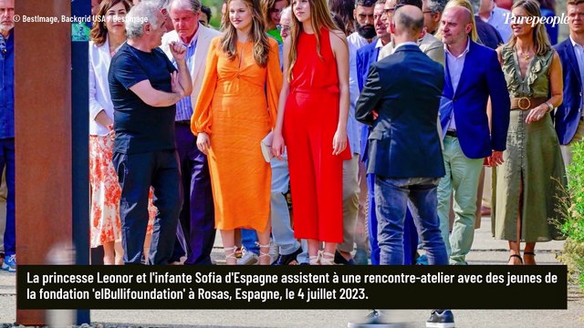 Leonor et Sofia d'Espagne en solo : robes flashy et espadrilles au pied, les deux adolescentes assurent loin de leurs parents