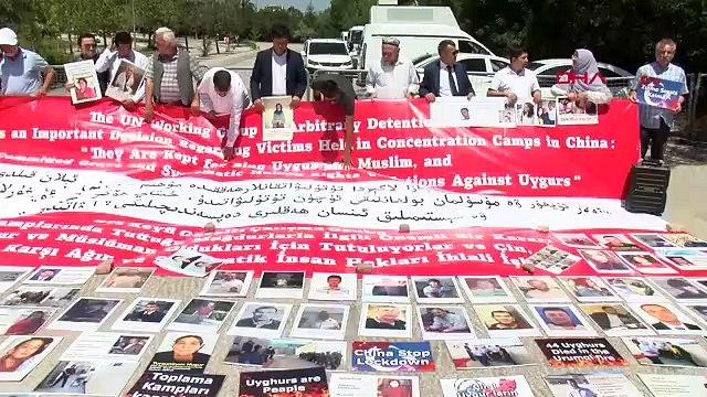 Des Turcs ouïghours ont manifesté devant l'ambassade de Chine pour la libération de leurs familles