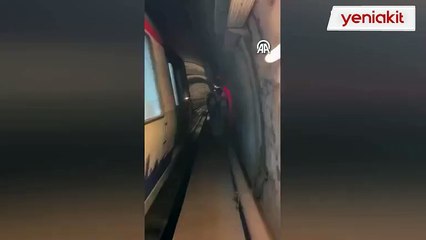 İstanbul'da metro arızası! Yolcular raylarda yürüdü