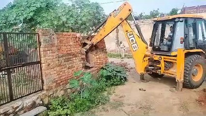 आगरा रोड पर जेडीए का गरजा बुलडोजर