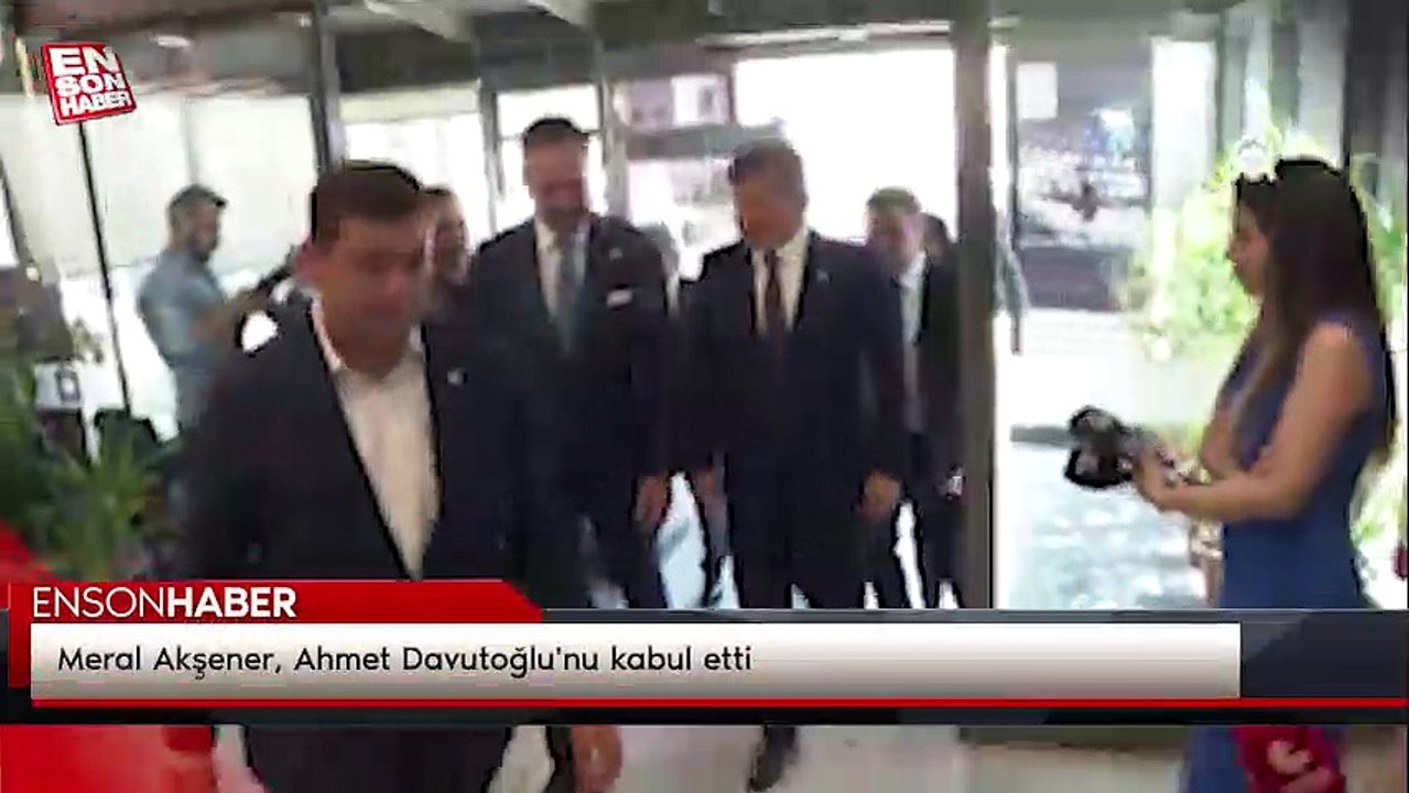 Meral Akşener, Ahmet Davutoğlu'nu kabul etti