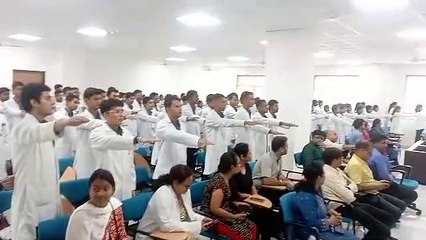 चिकित्सा छात्रों को दिलाई मरीजों के प्रति सेवाभाव की शपथ