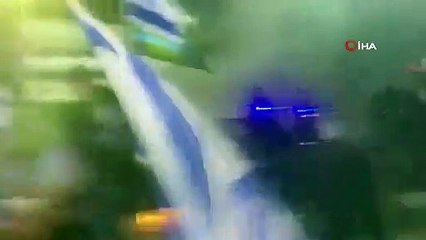 Vahşilik genlerinde var! İsrail'de bir kişi aracıyla protestocuları ezmeye çalıştı