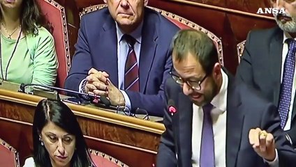 Santanche' si difende: sul mio onore, mai avvisi garanzia