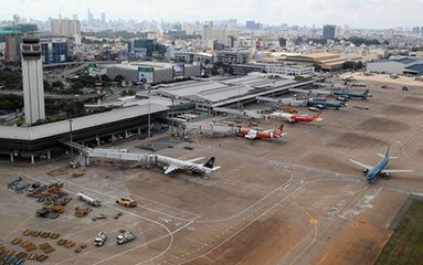 Đình chỉ kíp trực không lưu vụ máy bay suýt va nhau ở sân bay Nội Bài