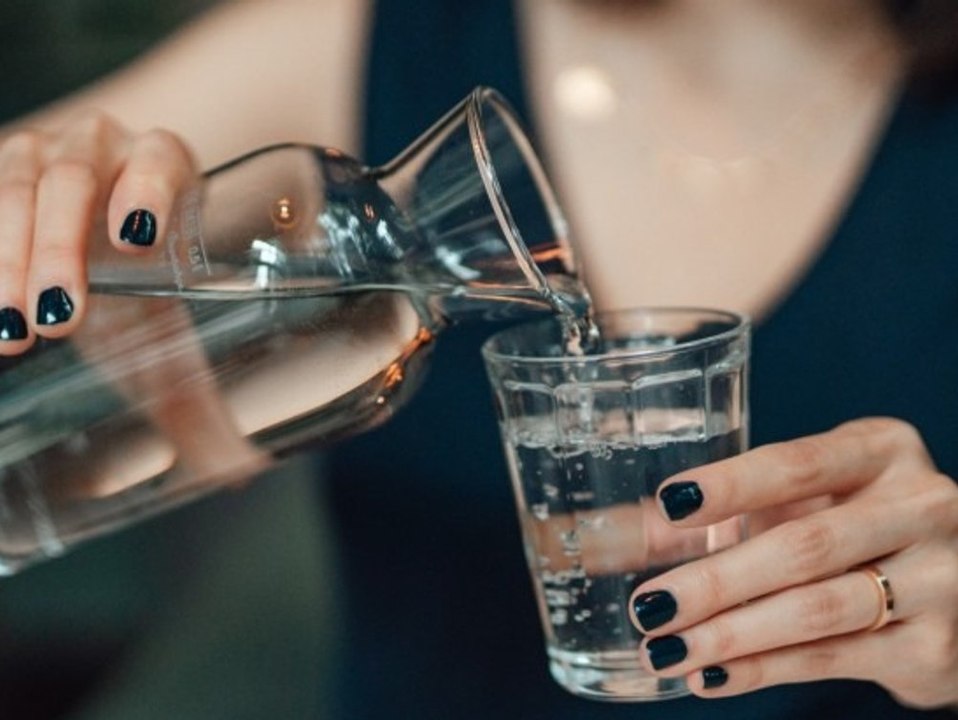 3 gute Gründe: Darum solltest du dringend mehr Wasser trinken