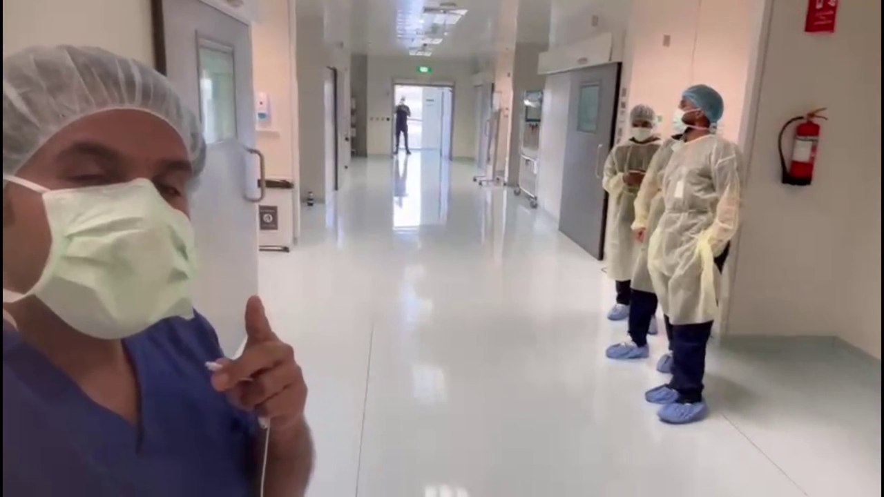 مراسل #العربية هاني الصفيان يرصد من "المنطقة الحمراء" في مستشفى الملك عبدالله التخصصي للأطفال بـ #الرياض... عملية فصل التوأم السيامي السوري والتي يجريها 26 طبيبا برئاسة د. عبد الله الربيعة #العربية  #السعودية