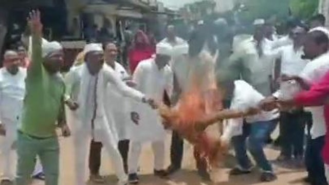 पेशाब कांड पर कांग्रेस ने जताया आक्रोश, किया जमकर प्रदर्शन