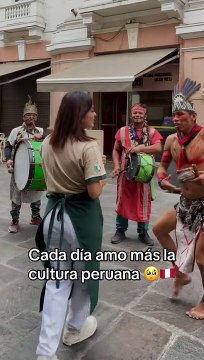 ¡Con la mejor actitud! Venezolana sorprende con sus mejores pasos al ritmo de música selvática