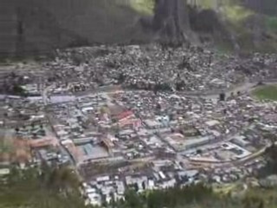 vue de la ville de huancavelica, du sommet de la sierra