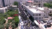 Cenin'deki askeri operasyonda ölen Filistinliler için toplu cenaze töreni düzenlendi