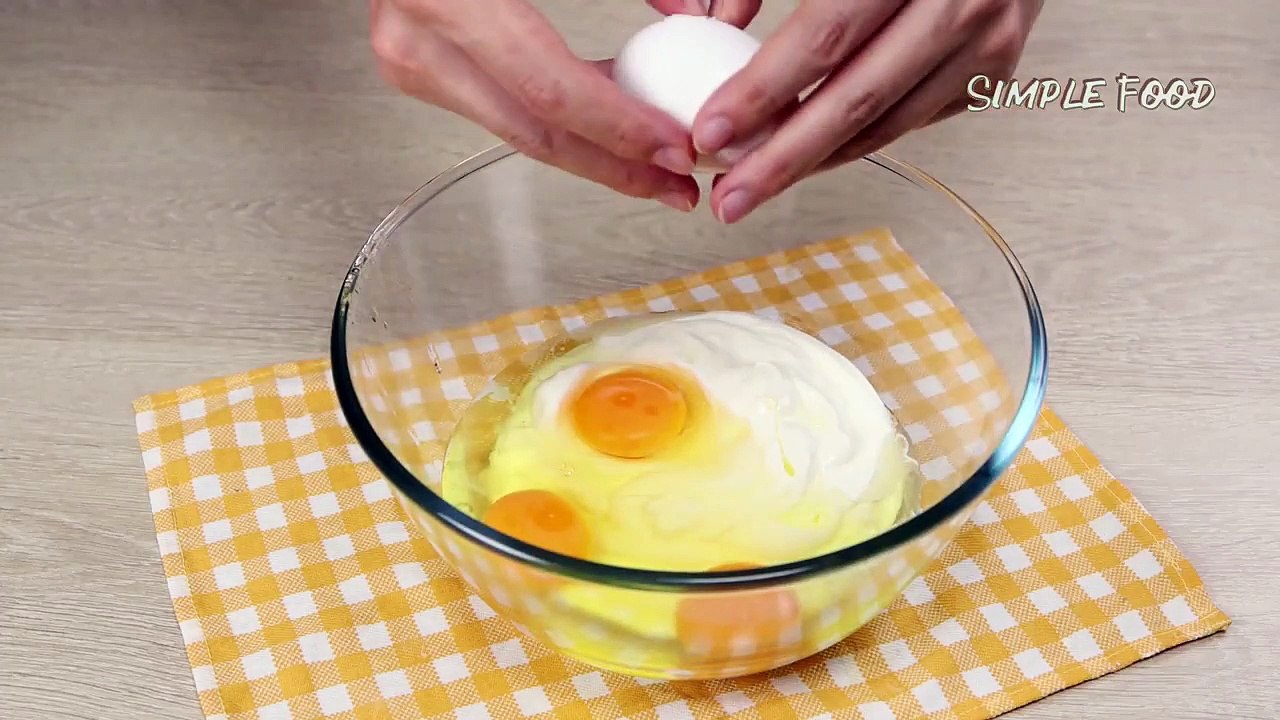 Everyone loves this Cake with ONLY 3 INGREDIENTS! No sugar and no flour! Cake in 2 minutes