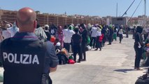 Sbarchi senza sosta a Lampedusa