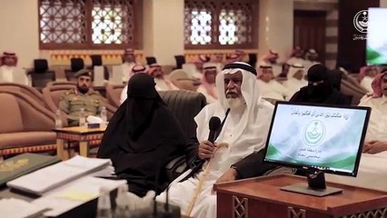 أمير منطقة عسير يكرم مواطناً كفل فتاة يتيمة منذ 24 عاماً