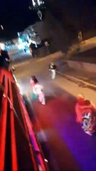 'Patati e Patatá' brigam em apresentação da Carreata da Alegria