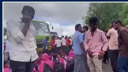 ಜಮಖಂಡಿ : ಸೂಕ್ತ ಸಾರಿಗೆ ವ್ಯವಸ್ಥೆ ಕಲ್ಪಿಸಲು ಆಗ್ರಹಿಸಿ ವಿದ್ಯಾರ್ಥಿಗಳ ಪ್ರತಿಭಟನೆ