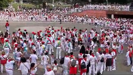Festival folclórico en la Plaza de los Fueros