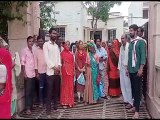 video: महात्मा गांधी नरेगा के श्रमिकों ने पंचायत समिति कार्यालय के बाहर किया प्रदर्शन